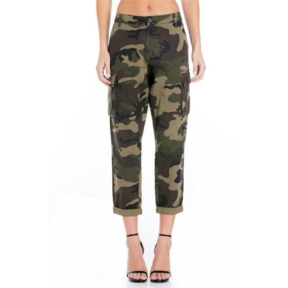 Size 1 3 5 High Rise Camo Cargo Crop - Picture 2 of 8